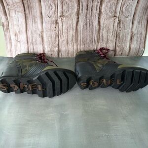 Sorel Men's Black and Green Boots